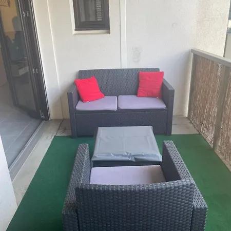 F2 50 M2 Avec Place De Parking En Ss Privative Et Clim Chambre *